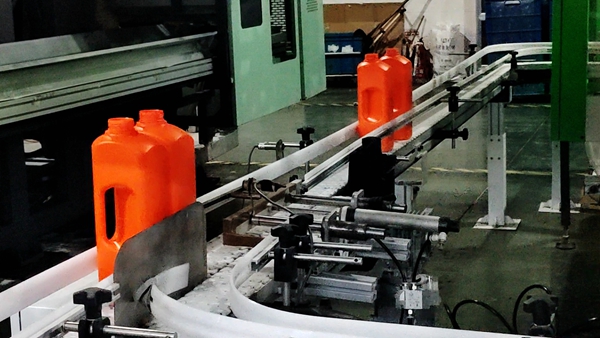 吹塑車間自動(dòng)化傳送生產(chǎn)線